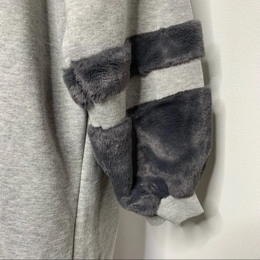 Lea & Viola | Grey Faux Fur Trimmed Long Sleeved Sweatshirt - Picture 5 of 8